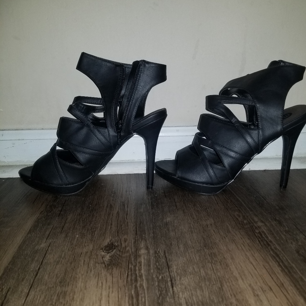 Heels - Picture 5 of 6